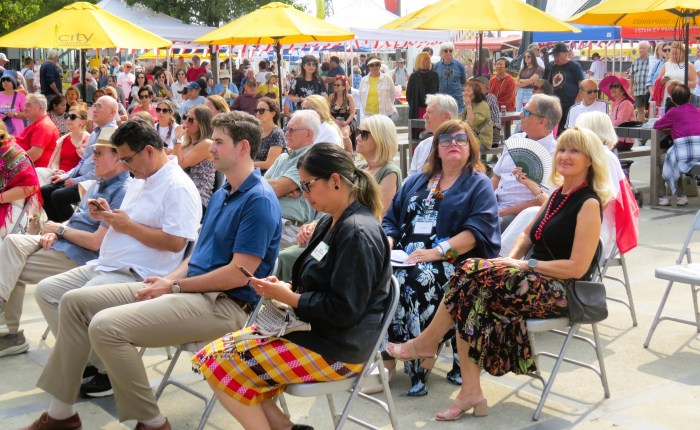 Lonsdale Avenue przy Quay w Północnym Vancouverze i Polski&nbsp;Festiwal