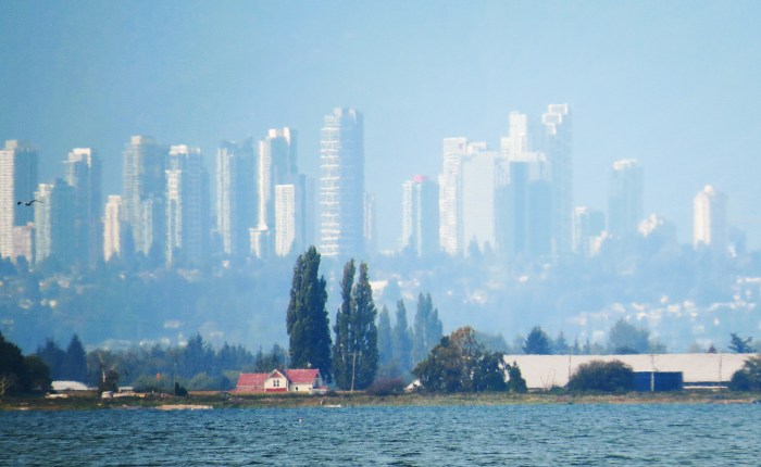 Pożegnanie lata na skalistej&nbsp;plaży